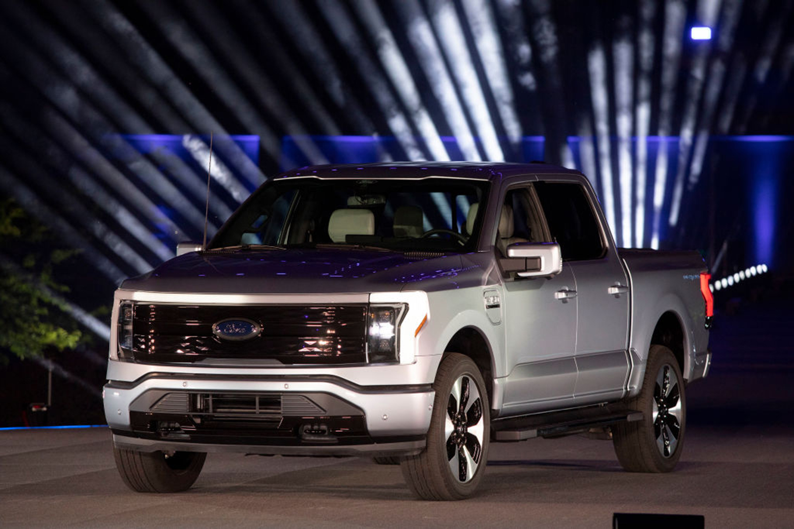 Ford’s F-150 Leaves Tough Choices for Truck Buyers Seeking EV Tax Credits