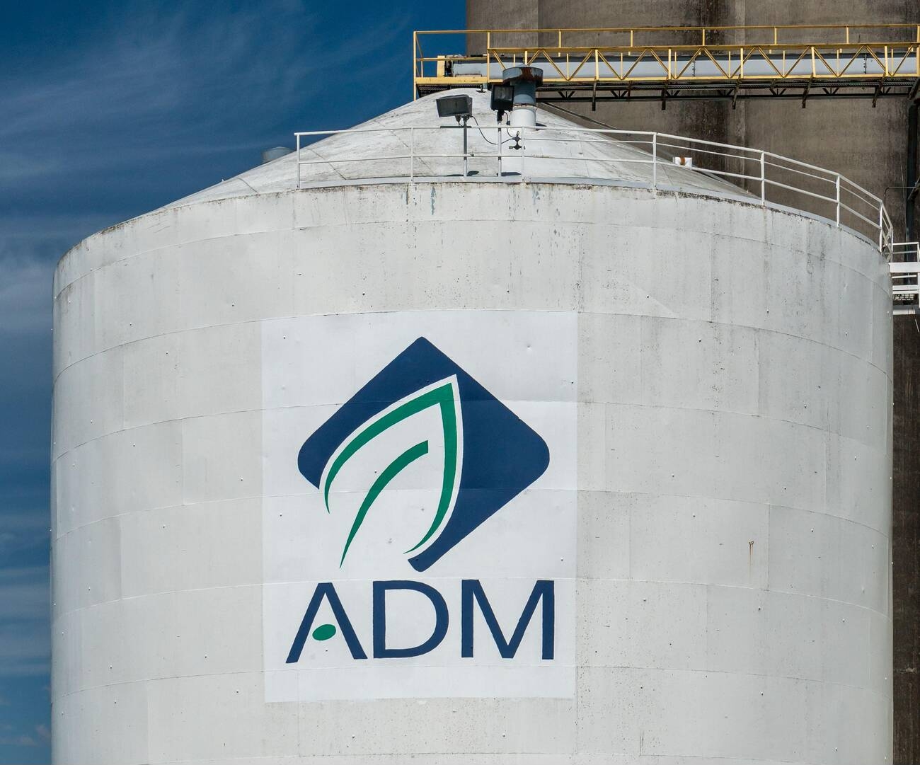 ADM Seeks to Reassure Investors Amid Accounting Probe