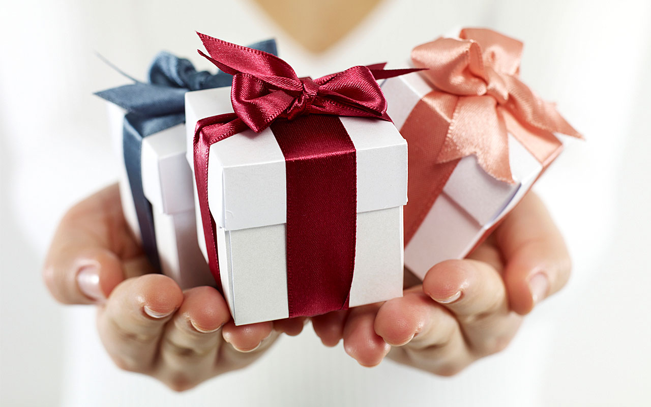 Understanding the brain science behind giving and receiving gifts |  University of Arizona News
